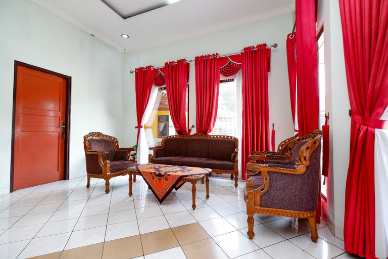 Others 5, OYO 2403 Hotel Bip, Karanganyar