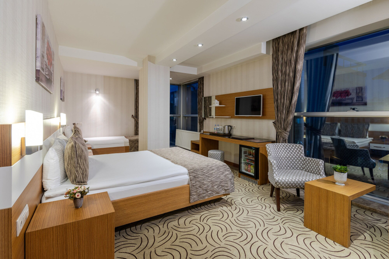 Bedroom 3, Dies Hotel, Merkez