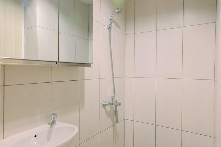 Bathroom 5, Highest Value Studio at Grand Kamala Lagoon Apartment By Travelio, Bekasi