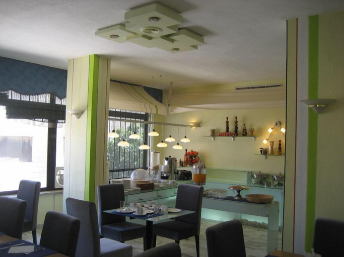 Food & Drinks 5, Crystal Suites, Wadi Essier