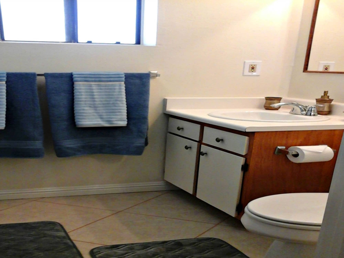 Bathroom, Blue Sea Breeze by Hello Relaxation, Maui