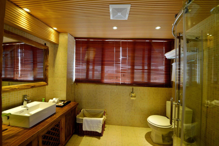 Bathroom, Lijiang Seven Island Resort, Lijiang