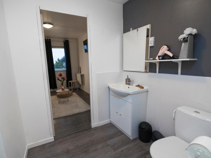 Bathroom 5, Hotel Le Lys, Moselle