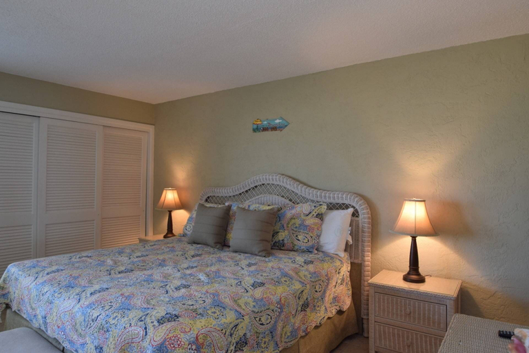Bedroom 1, Sugar Beach C-17, Bay