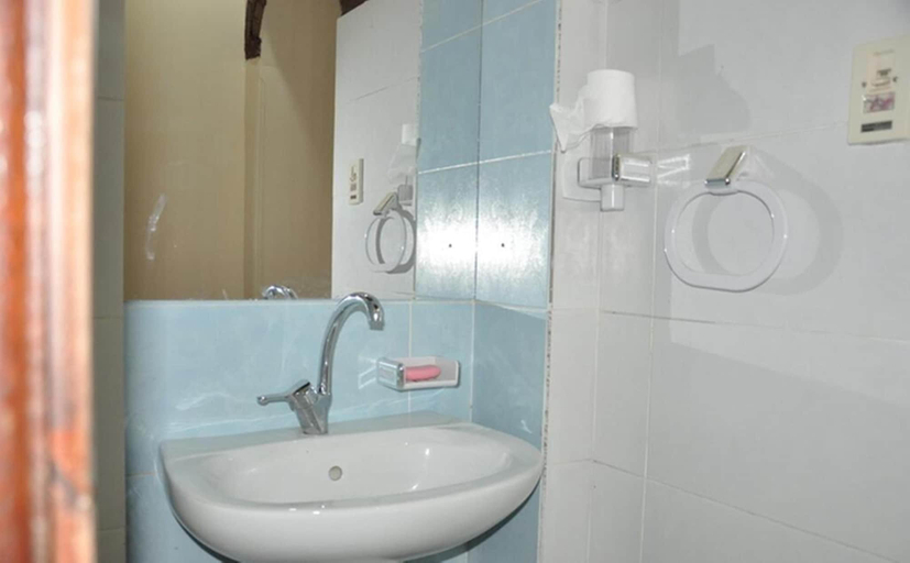 Bathroom 5, Healing House, Luxor