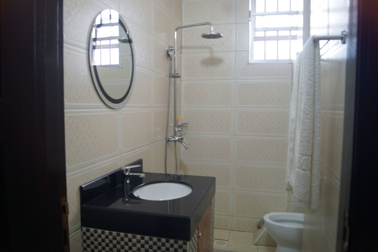 Bathroom 2, Diamonds Hotel, Kampala