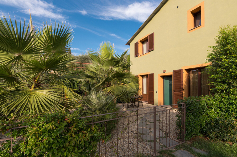 Exterior & Views 5
