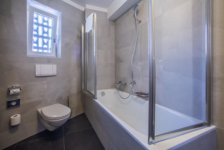 Bathroom 4, Hotel Unione, Bellinzona