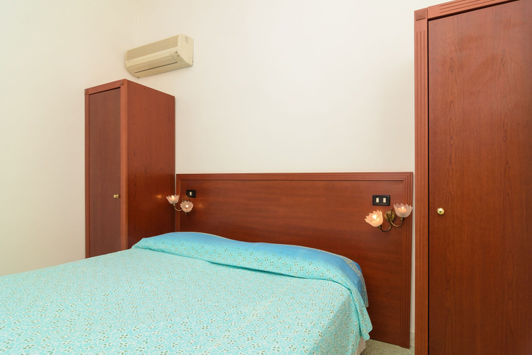 Bedroom 4, Hotel Riviera, Napoli