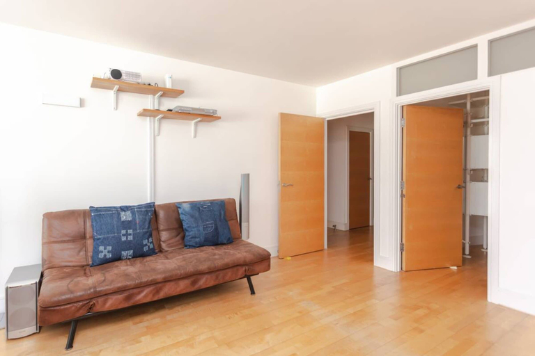 Others 3, Spacious 2 Bedroom Flat on Bermondsey St, London