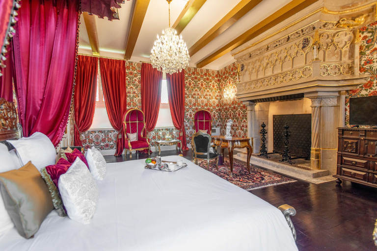 Bedroom 2, Château Le Prieuré - La Maison Younan, Maine-et-Loire