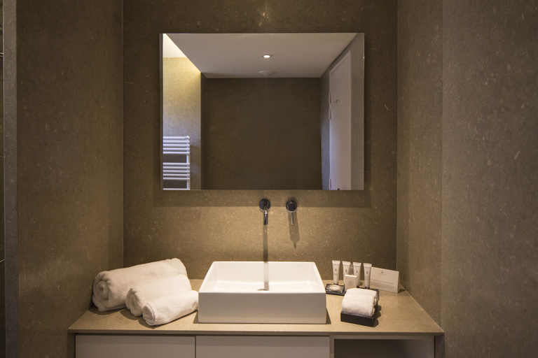 Bathroom 5, Etoile de Pompadour, Corrèze