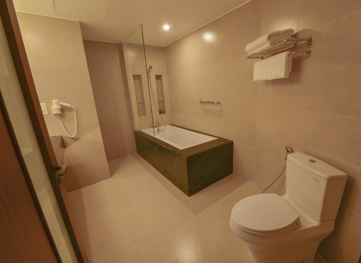 Bathroom 4, Aristo International Hotel, Lào Cai