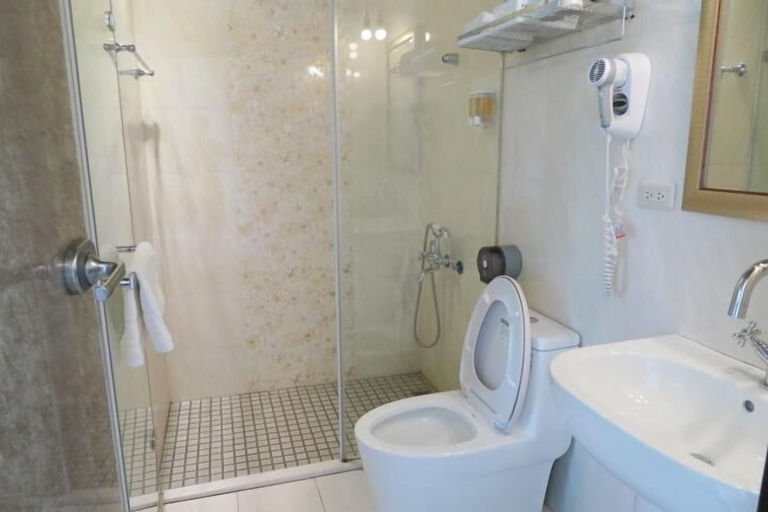 Bathroom 5, Andalucia Bed and Breakfast, Taitung
