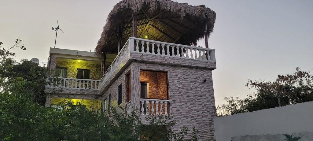 Exterior & Views