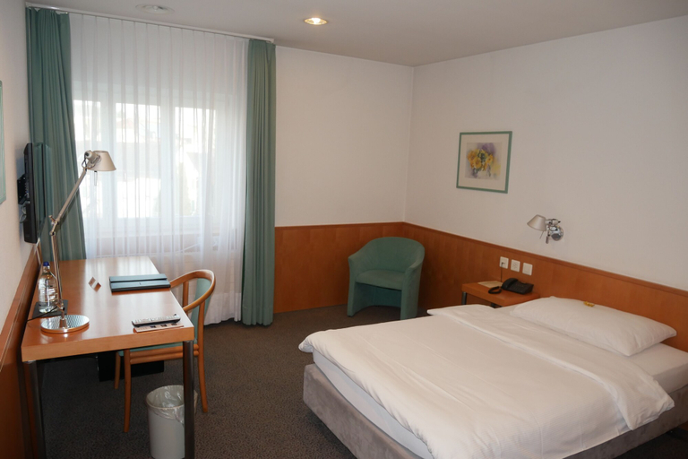 Bedroom 2, Hotel Schwanen, Wil