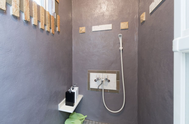 Bathroom 3, Murano Minka 102, Yomitan