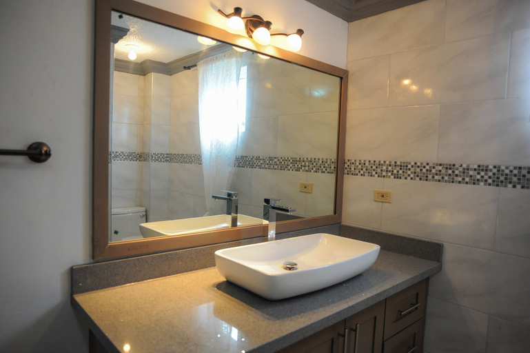 Bathroom 4, Country Club Mangowalk Townhouse