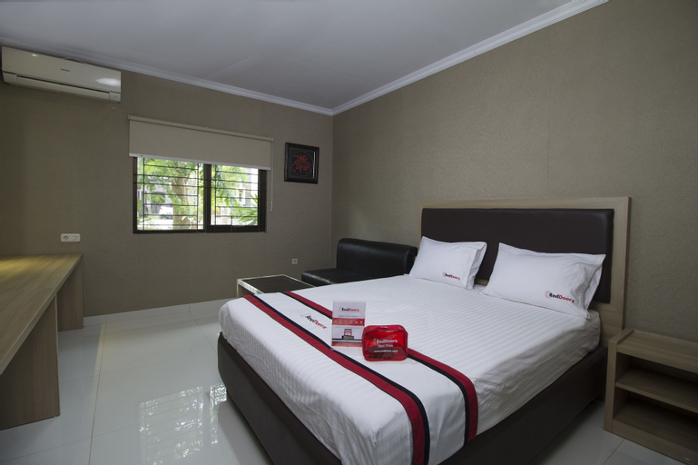 Bedroom 1, RedDoorz @ Taman Simpruk Cikarang, Cikarang