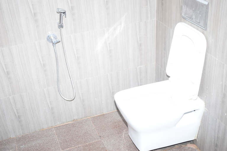 Bathroom 3, Navagiraga Resorts & Hotel, Nagappattinam