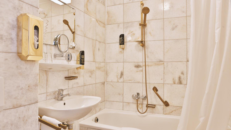 Bathroom 5, Hotel Neckarlux, Heidelberg