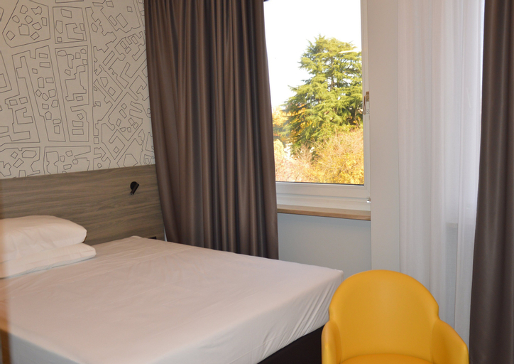 Bedroom 4, Hotel Friuli, Udine