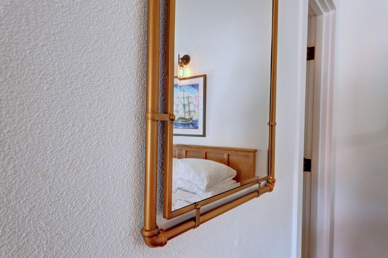 Bathroom 3, The Seaview Cottages, Pacific