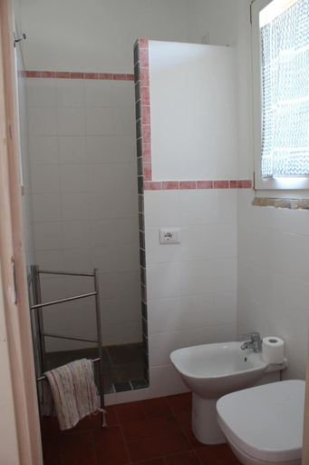 Bathroom 5, Agriturismo Bassarì, Macerata