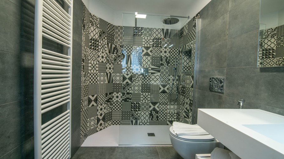 Bathroom 2, Appartamento Comballo Residence La Darsena, Como