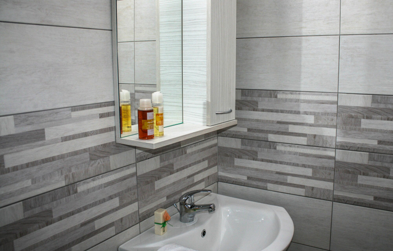 Bathroom 3, Skourtis Apartments, West Greece