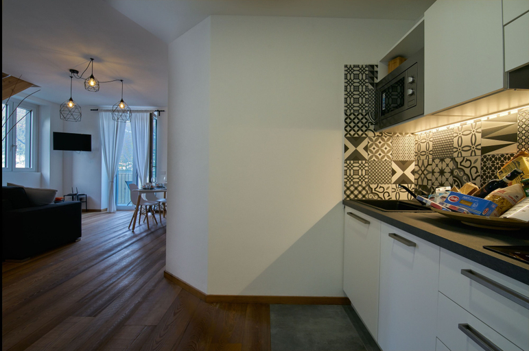 Others 3, Appartamento Comballo Residence La Darsena, Como