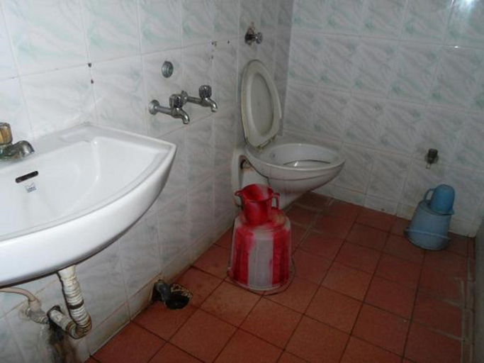 Bathroom, Hotel Gopikrishna, Chittoor