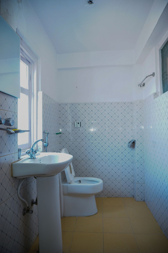 Bathroom 3, Hotel Holy Temple Tree & Chautari Cafe, Bagmati