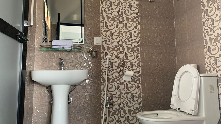 Bathroom 4, Hotel pristine Himalaya, Gandaki