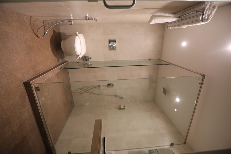 Bathroom 4, Hotel Cliffton, Mumbai Suburban