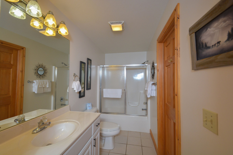 Bathroom 3, Forever Yours, Garrett