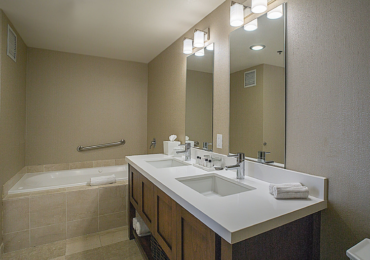 Bathroom 4, The Grand Hotel, Santa Clara