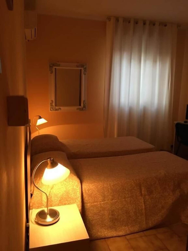 Bedroom 2, Hotel Commercio, Modena