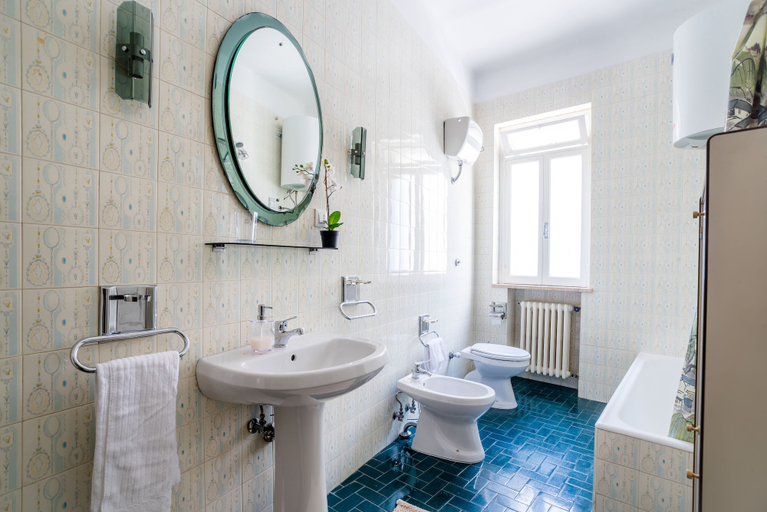 Bathroom 5, Casa Maria, Bari