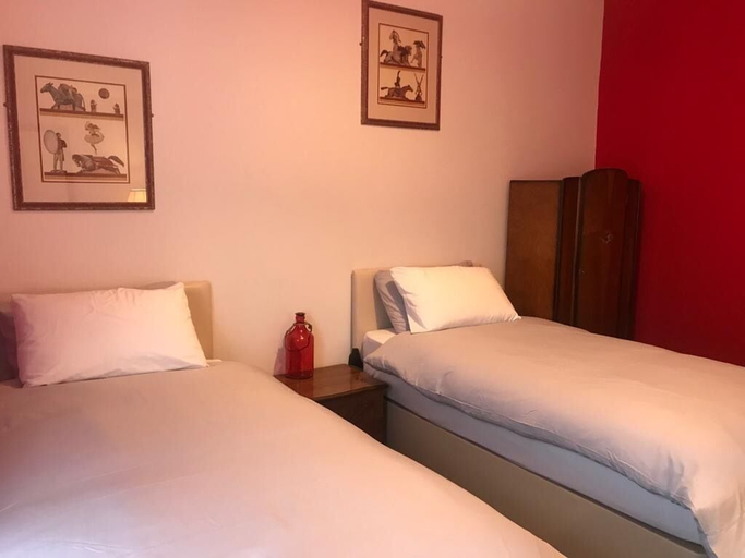 Bedroom 4, Heathrow Stay, London