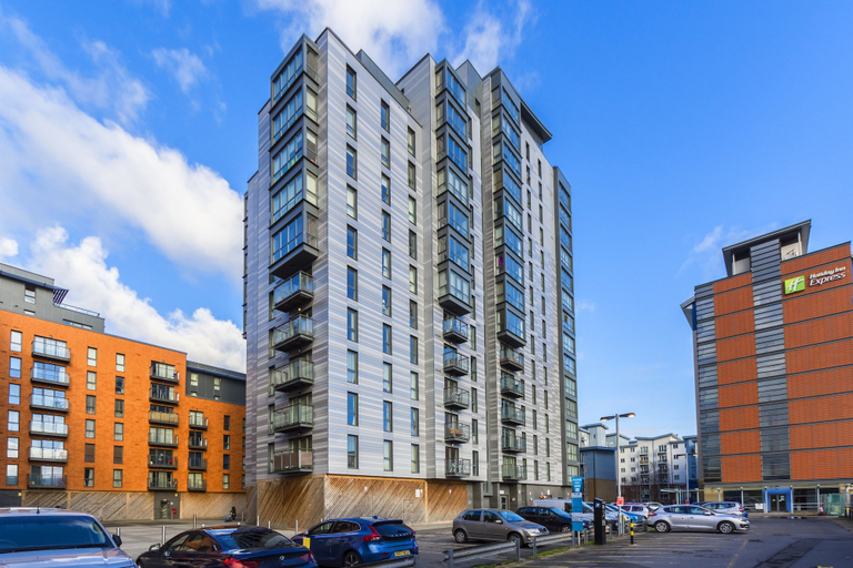 Exterior & Views 2, Highlife Lexington Apartments, Slough