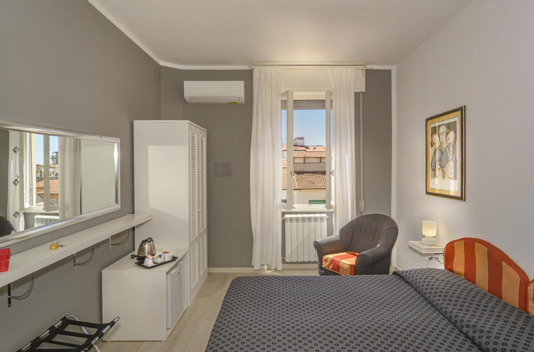 Bedroom 4, City Hotel, Lucca