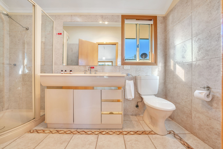 Bathroom 4, Ingenia Holidays Merry Beach, Shoalhaven - Pt B