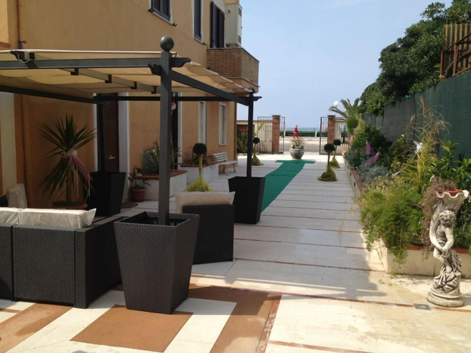 Exterior & Views 2, Hotel La Rosetta, Latina