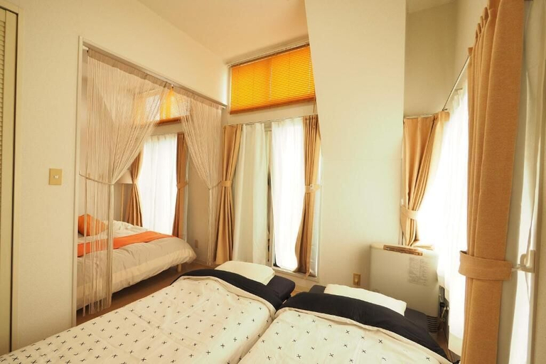 Bedroom 2, Opus 802, Sapporo