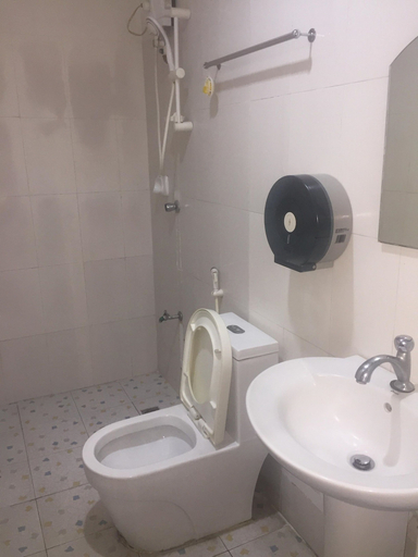 Bathroom 4, Jeamco Royal Hotel - Baybay, Baybay City