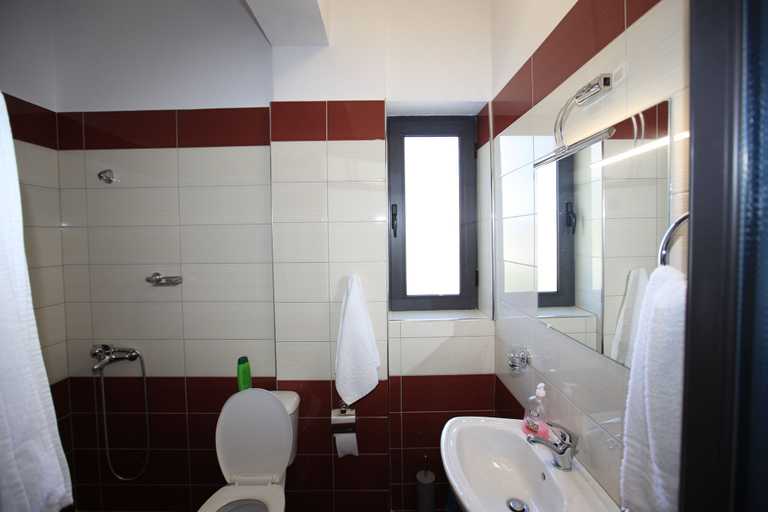 Bathroom 3, White Palace Hotel, Gjirokastrës
