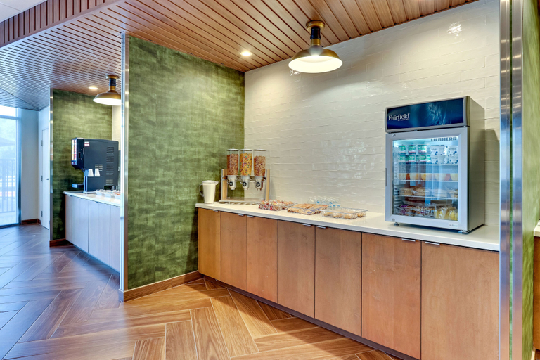 Food & Drinks 5, Fairfield Inn & Suites by Marriott Dallas Love Field, Dallas