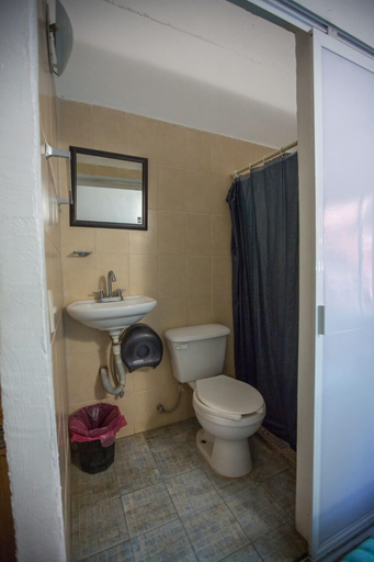 Bathroom 5, Hostal La Selva San Pancho, Compostela