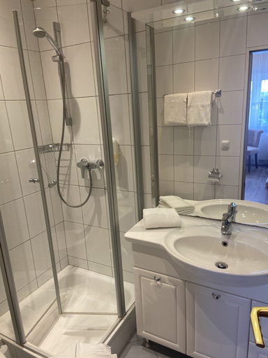 Bathroom 5, Hotel Petersen‘s Landhaus Scharbeutz, Ostholstein